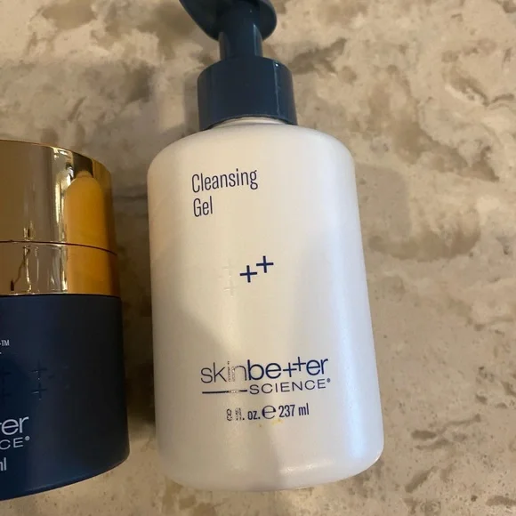 Trio Luxe Moisture Treatment and Cleansing Gel Set - Picture 3 of 8